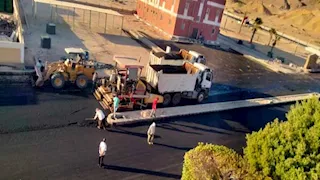 لتقليل الحوادث.. توسعة ورصف الطرق في أبو زنيمة جنوب سيناء (صور)