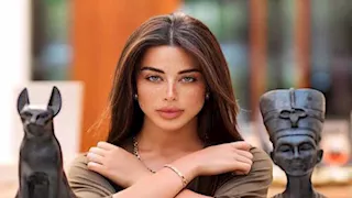 بصيحة الظهر المكشوف.. 7 صور ومعلومات عن إطلالة يارا السكري