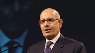 البرادعي لـ حكومات الخليج: "تحركوا قبل أن يحول ترامب المعتوه المنطقة لكرة لهب"