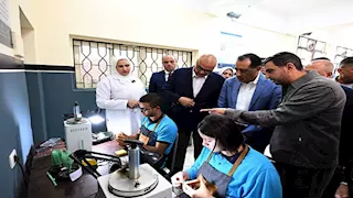 17 صورة.. مدبولي يزور أول مدرسة لصناعة صناعة الحلي والمجوهرات بالشرق الأوسط