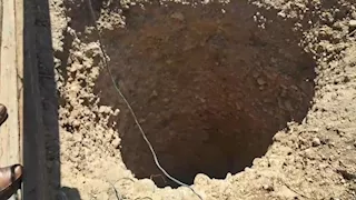 حفرة غامضة بعمق 15 مترًا في قنا.. وشكوك حول التنقيب عن الآثار