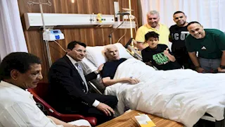 5 صور لزيارة وزير الشباب والرياضة لحسن شحاتة في المستشفى