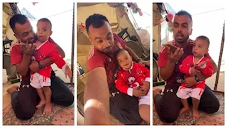 تفاصيل مكالمة محمد مجدى أفشة مع والد طفل في غزة طلب قميصه