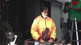 بالفيديو.. تجمهر المئات أمام منزل أميتاب باتشان بمناسبة عيد ميلاده