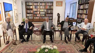 مؤسسة فاروق حسني تمنح جائزة الاستحقاق الكبرى للفنان يحيى الفخراني