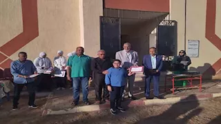 مدير إدارة الطور بجنوب سيناء يكرم الطلاب المتفوقين بمدرسة المروة  الإعدادية 