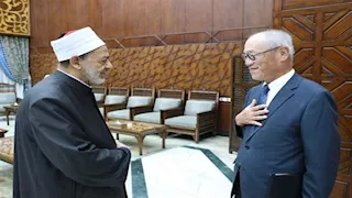 شيخ الأزهر يبحث مع السفير الياباني بالقاهرة تعزيز التعاون 