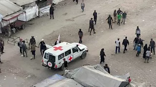 فيديو| لحظة تسليم أسرى إسرائيليين للصليب الأحمر بمدينة غزة