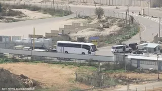 دفعة ثانية من الأسرى المفرج عنهم في طريقها إلى إسرائيل