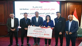 محافظ قنا يشهد تخرج أول دفعة من مشروع "من المهارة إلى الربح" (صور)