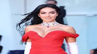 سلسلة ألماظ وصورة مع ابنتها.. جورجينا تتألق في أحدث ظهور- صور