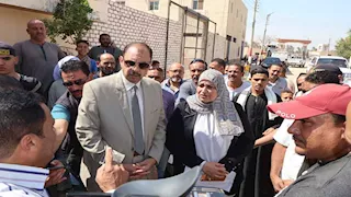 محافظ سوهاج يتفقد الخدمات بـ"عرابة أبو الدهب" ويوجه بتحسينها (صور)