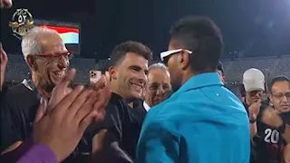 أحمد سعد يرقص مع صلاح وزيزو على أغنية "وسع وسع" في احتفالية تأهل مصر لكأس العالم