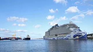 نقلت 14 ألف سائح في 3 أسابيع.. السفينة "تحيا النرويج" تصل ميناء الإسكندرية- صور