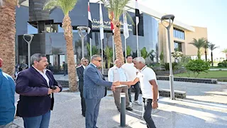 أبطال وراء الكواليس.. محافظ جنوب سيناء يكرم المشاركين في تنظيم قمة السلام