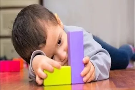 أسباب نقص فيتامين B12 عند أطفال طيف التوحد.. طبيب يوضح