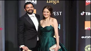 بالصور.. لقطات أثارت الجدل على السجادة الحمراء بمهرجان الجونة السينمائي