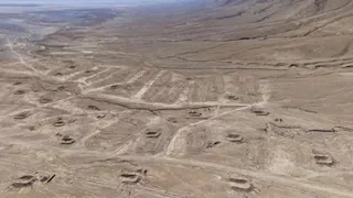 كيف نقل نظام الأسد سراً آلاف الجثث من مقبرة جماعية إلى البادية؟