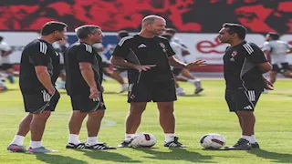 لماذا حاضر ثورب لاعبي الأهلي قبل مواجهة إيجل نوار؟
