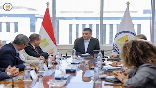 "الشراء الموحد" تبحث تعزيز منظومة التوريد الصحي مع شركة أدوية