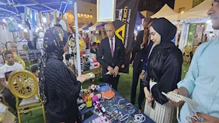 شباب قنا يحيون الحرف اليدوية ويطلقون بازار التراث المحلي (صور)