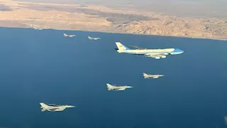 متحدث الرئاسة ينشر فيديو مرافقة المقاتلات المصرية لطائرة ترامب