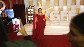 حنان مطاوع بإطلالة فرعونية في الجونة.. وناقد موضة يعلق