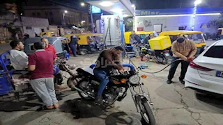 إقبال متوسط على محطات الوقود في كفر الشيخ (صور)