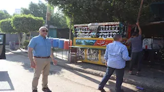 بالصور- محافظ القليوبية يقود حملة لإزالة إشغالات موقف بنها