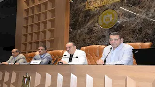 محافظ أسيوط يناقش تحديات مشروعات "حياة كريمة" وتطوير الريف (صور)