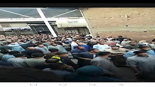 طعنه جاره بسبب خلافات قديمة.. لحظة تشييع جثمان مهندس "جريس" بالمنوفية -صور