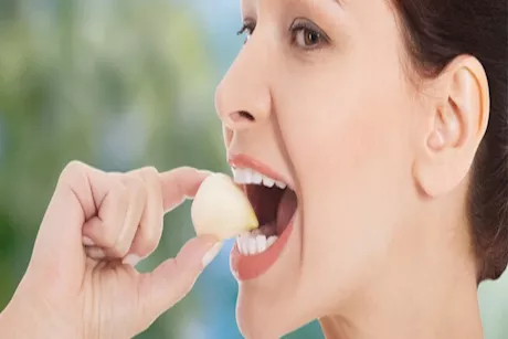 تناول الثوم يساهم في حرق دهون الجسم - حقيقة أم خرافة؟