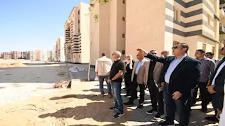 وزير الإسكان يتفقد شقق "سكن لكل المصريين" بالعاشر من رمضان