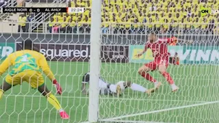 احتفال لاعبي الأهلي بعد هدف التقدم في مرمى إيجل نوار في دوري أبطال أفريقيا (صور)