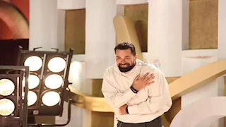 أحمد حاتم يخطف الأنظار بـ بدلة أنيقة في أحدث ظهور