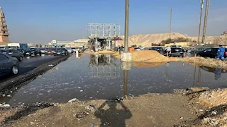 بسبب كسر ماسورة مياه.. كثافات مرورية أعلى الطريق الدائري بالأوتوستراد | صور 