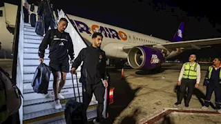 10 صور من وصول بعثة الأهلي لمطار القاهرة بعد الفوز على إيجل نوار 