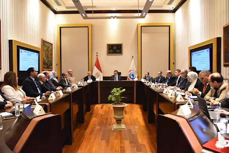 عاجل| الصحة تبحث توحيد أسعار الدم وضبط حملات التبرع