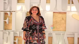 "فستان مبهج وأنيق".. إلهام شاهين تخطف الأنظار على السجادة الحمراء بالجونة