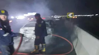 مأساة على طريق السويس.. تفحم سيارة وراكب يتحول إلى رماد