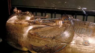 بعد إغلاق قاعة توت عنخ آمون.. 10 صور نادرة لمقتنيات الملك الذهبي