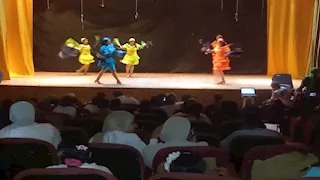 بالصور- استعراضات فلكلورية مبهجة لفرقتي الأنفوشي وبورسعيد بمهرجان أسوان للفنون 