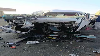  ميكروباص يرتطم بالرصيف أمام قاعة المنارة والحصيلة 5 مصابين 