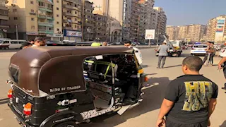 خلال جولته بالمنصورة.. محافظ الدقهلية يتحفظ على "توك توك" مخالف (صور)