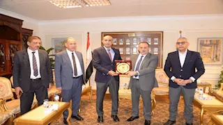 بالصور.. محافظ أسيوط يستقبل وزير التعليم بعد جولة تفقد المدارس