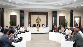 محافظ أسوان: إجازة فورية لأي موظف يترشح للانتخابات.. وتشديد على الحياد الكامل