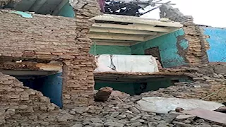 انهيار منزل مبني بالطوب اللبن في قرية العديسات بالأقصر