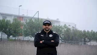 لم يتعرض لأي هزيمة.. مدرب مصري يواصل التألق مع كليرمونت سان جاك الفرنسي