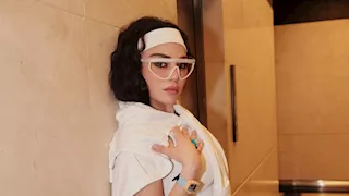 بـ جيبة قصيرة.. هيفاء وهبي بإطلالة جريئة في كواليس تصوير "سوبر وومان"