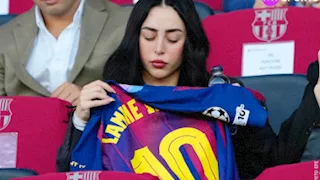 بجوارها نجم برشلونة.. نيكي نيكول تدعم لامين يامال من المدرجات